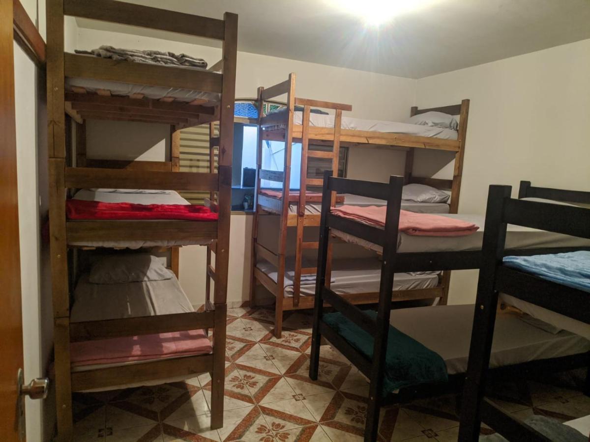 Cama em Dormitório Misto com 8 Camas